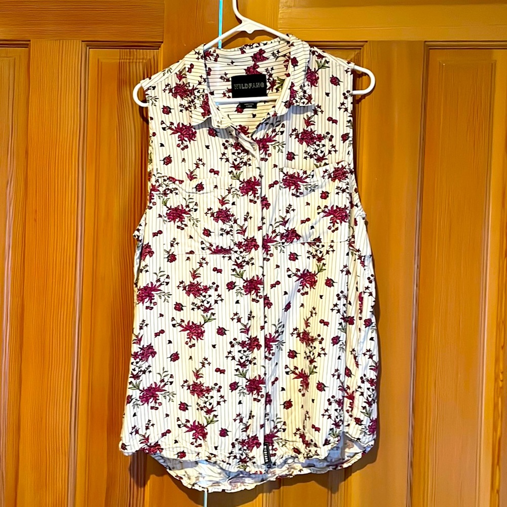 Wildfang Empower Sleeveless floral buttons-down, size L